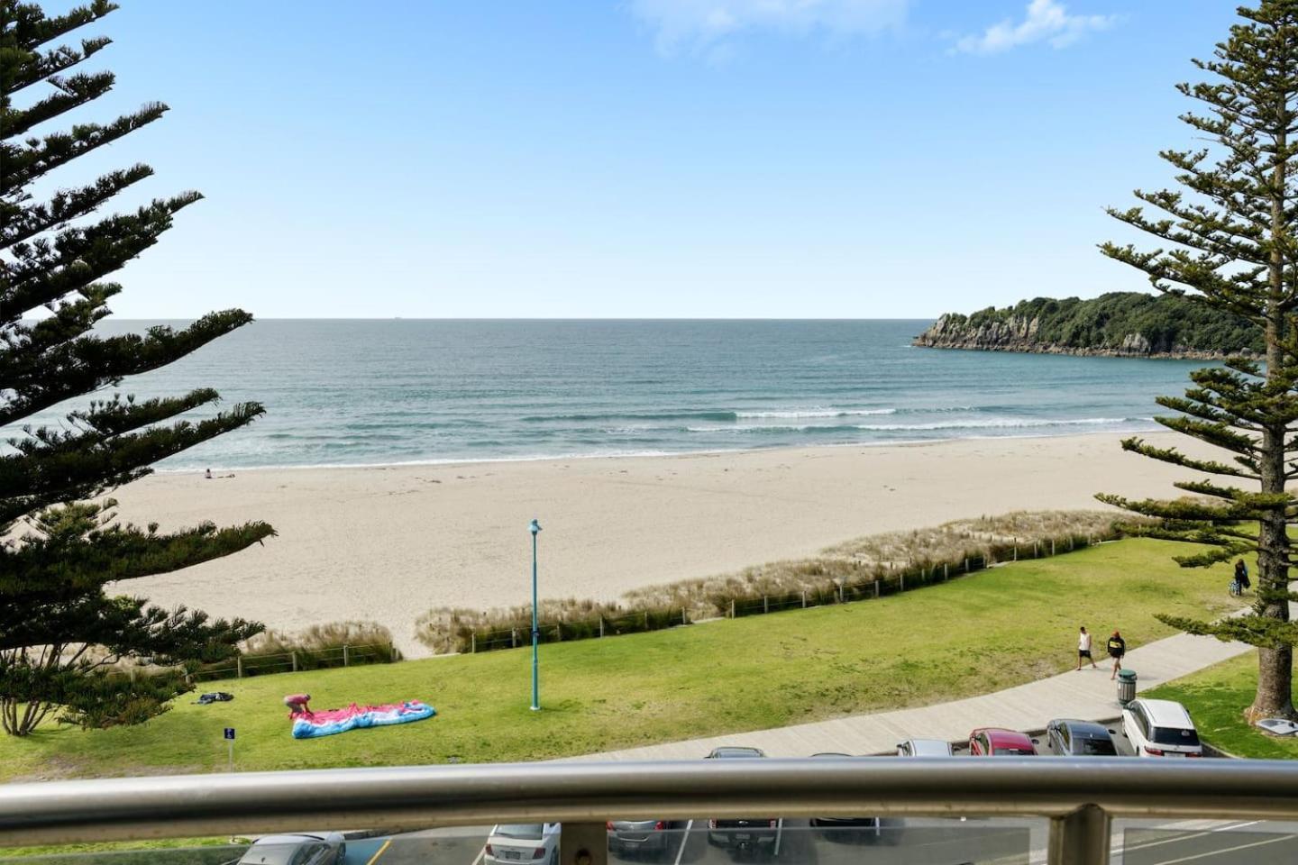 Oceanside Bliss - Absolute Beachfront - Uninterrupted Ocean Views With Pool Mount Maunganui Exterior foto