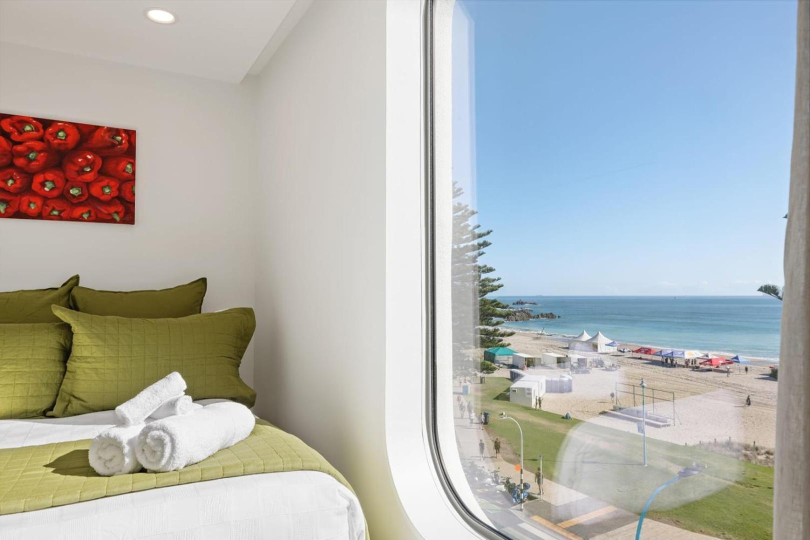 Oceanside Bliss - Absolute Beachfront - Uninterrupted Ocean Views With Pool Mount Maunganui Exterior foto