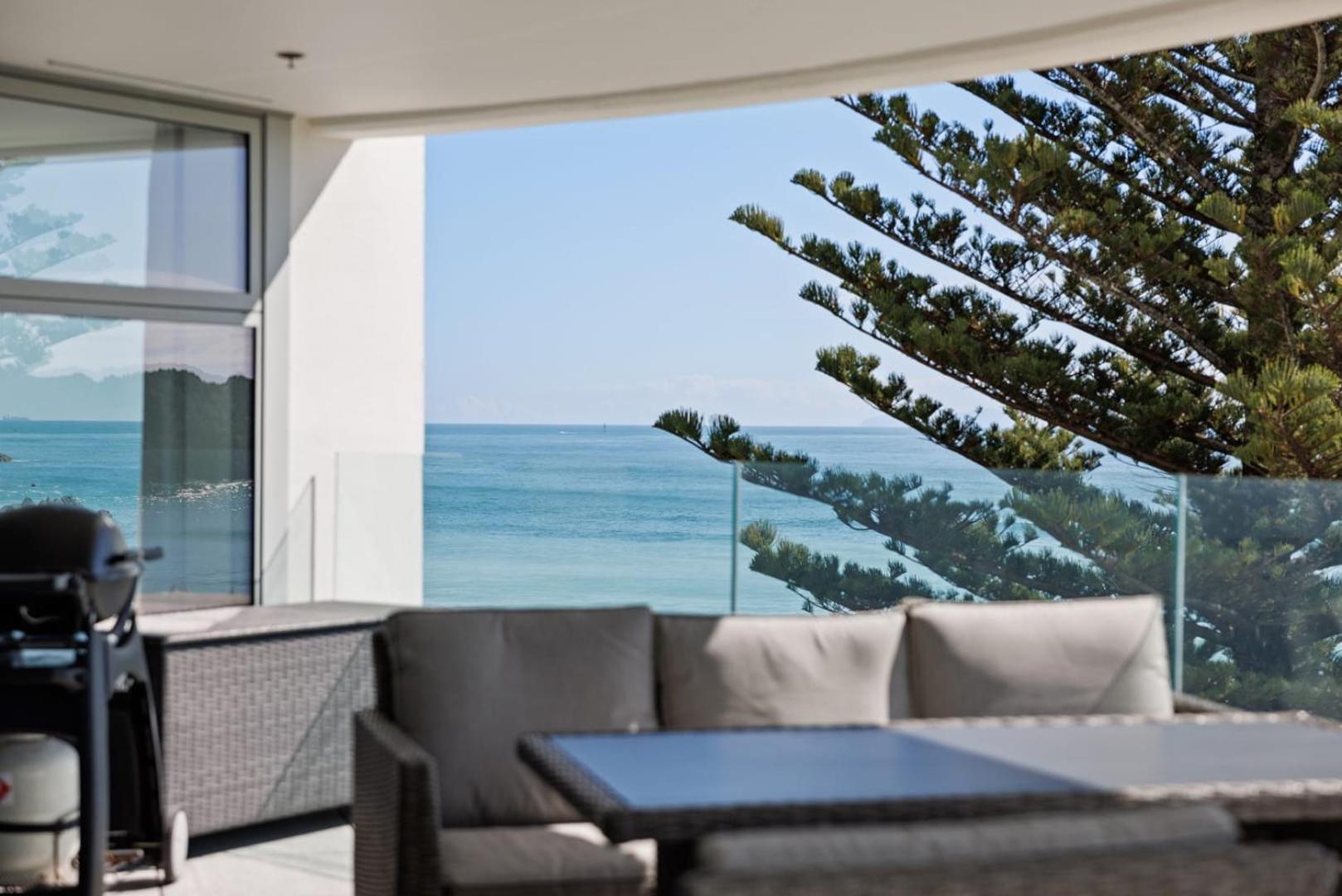 Oceanside Bliss - Absolute Beachfront - Uninterrupted Ocean Views With Pool Mount Maunganui Exterior foto