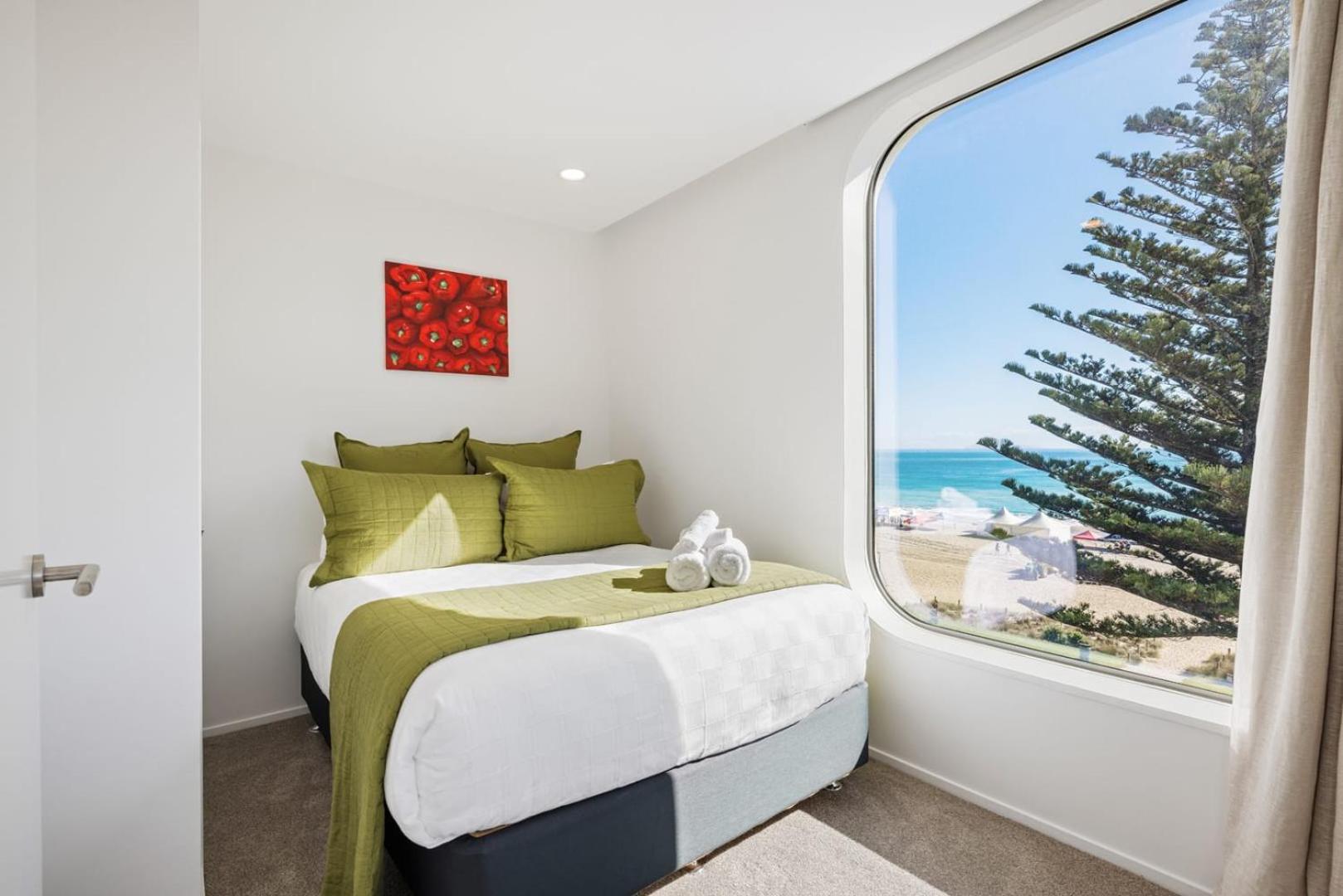 Oceanside Bliss - Absolute Beachfront - Uninterrupted Ocean Views With Pool Mount Maunganui Exterior foto