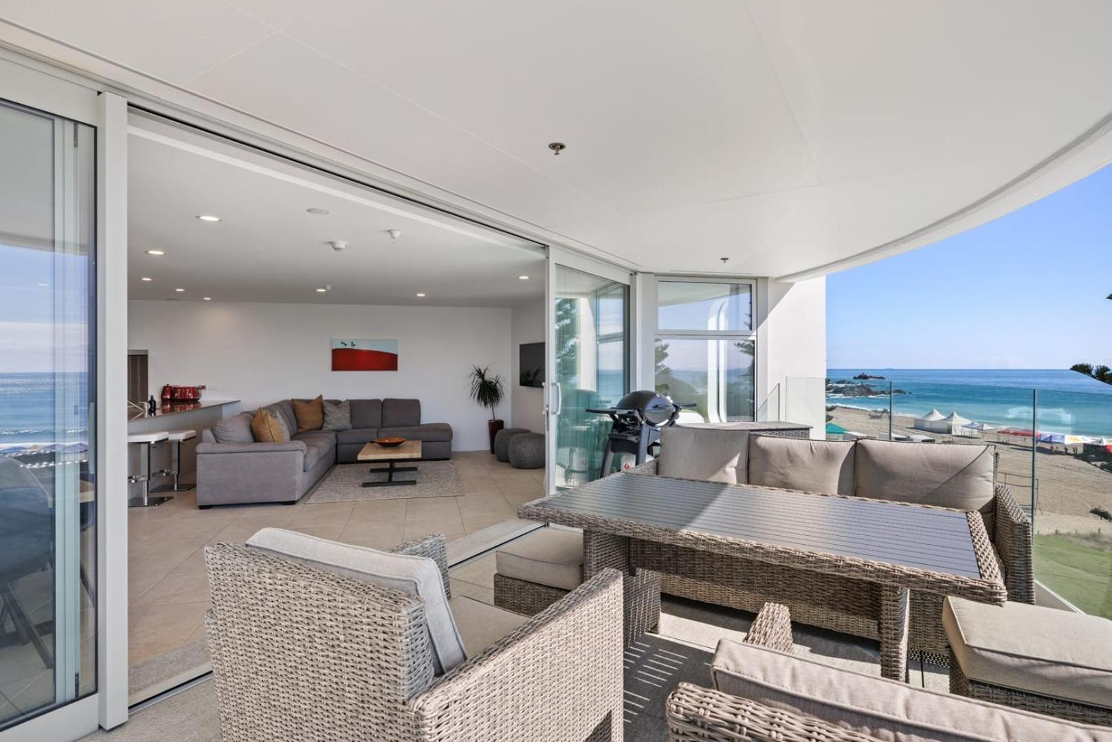 Oceanside Bliss - Absolute Beachfront - Uninterrupted Ocean Views With Pool Mount Maunganui Exterior foto