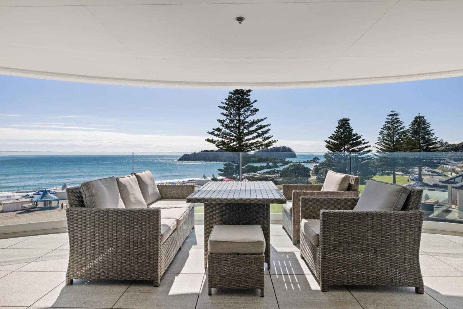 Oceanside Bliss - Absolute Beachfront - Uninterrupted Ocean Views With Pool Mount Maunganui Exterior foto