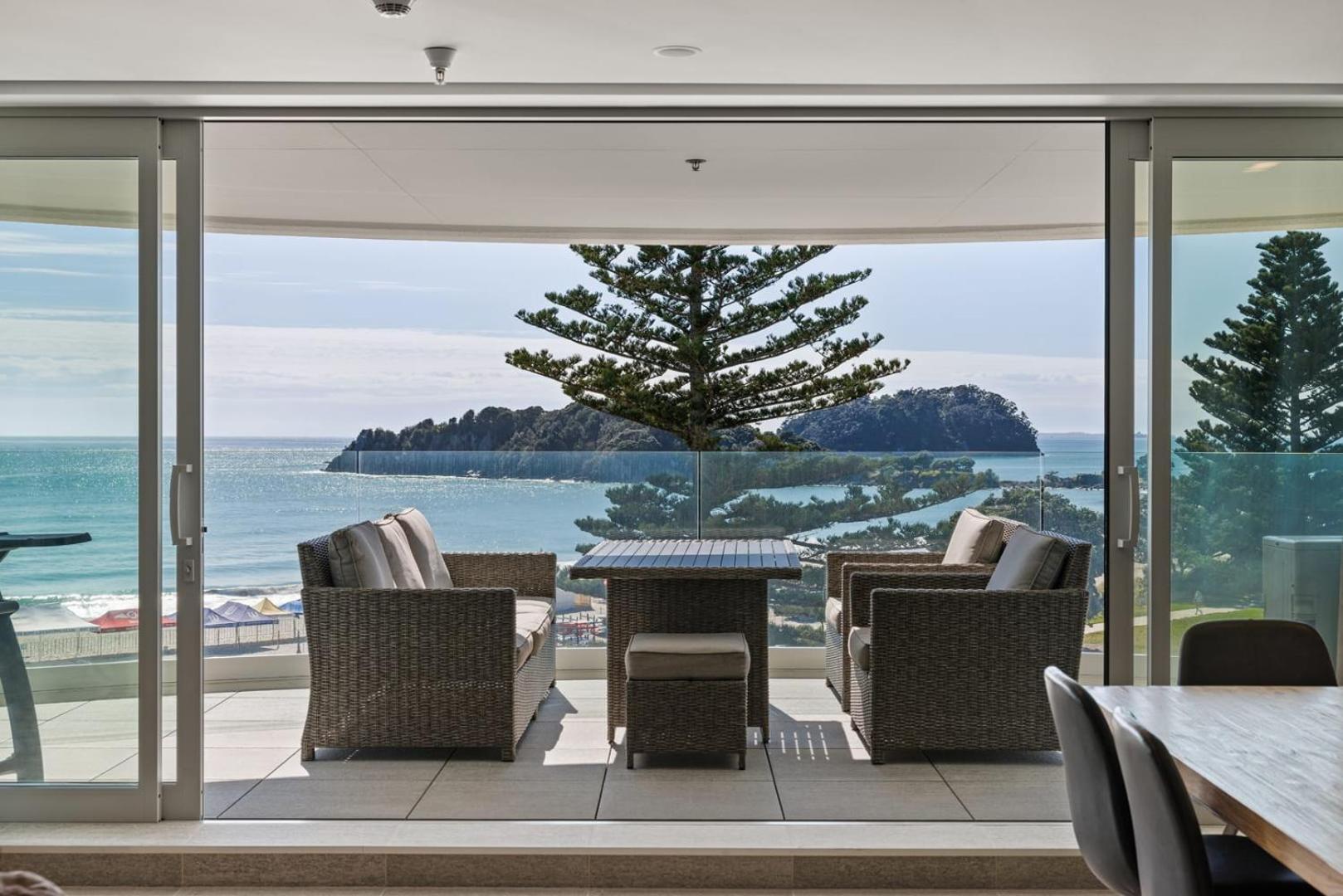 Oceanside Bliss - Absolute Beachfront - Uninterrupted Ocean Views With Pool Mount Maunganui Exterior foto