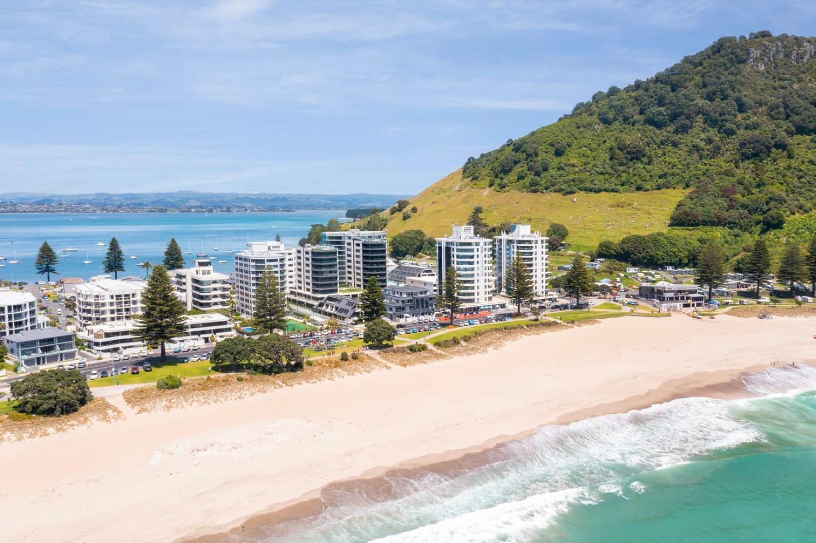 Oceanside Bliss - Absolute Beachfront - Uninterrupted Ocean Views With Pool Mount Maunganui Exterior foto