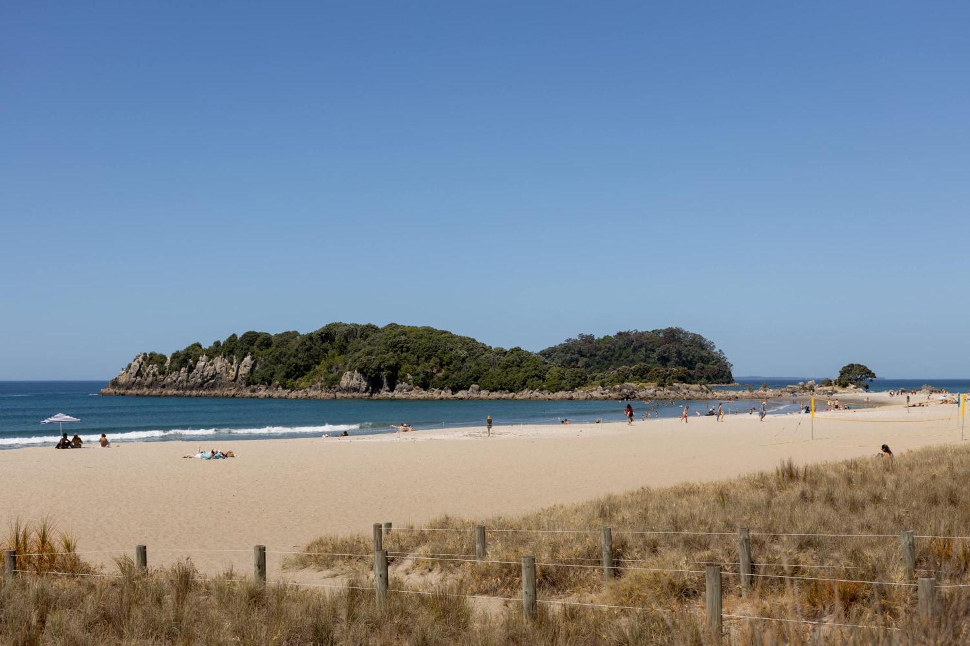 Oceanside Bliss - Absolute Beachfront - Uninterrupted Ocean Views With Pool Mount Maunganui Exterior foto