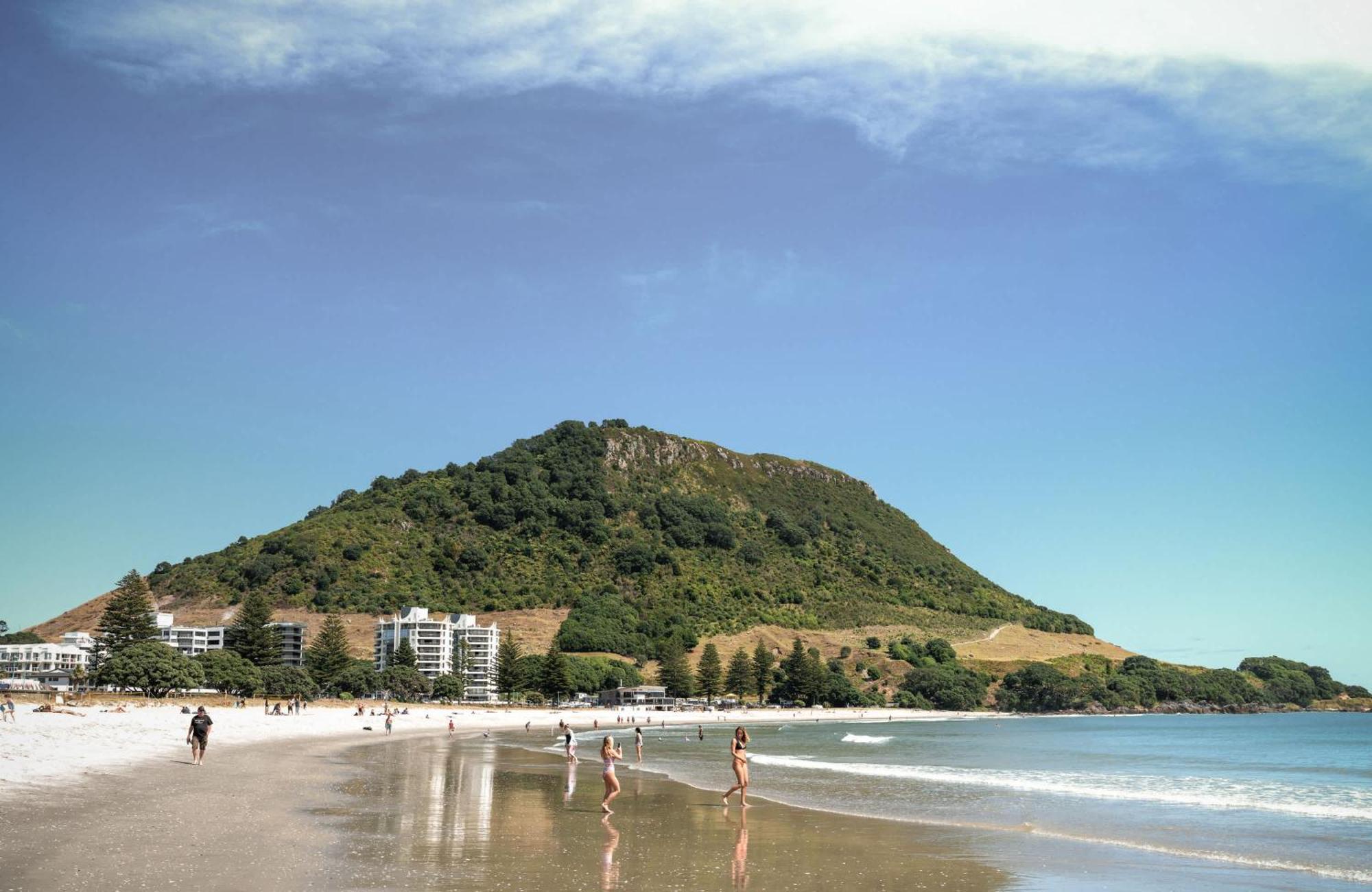 Oceanside Bliss - Absolute Beachfront - Uninterrupted Ocean Views With Pool Mount Maunganui Exterior foto