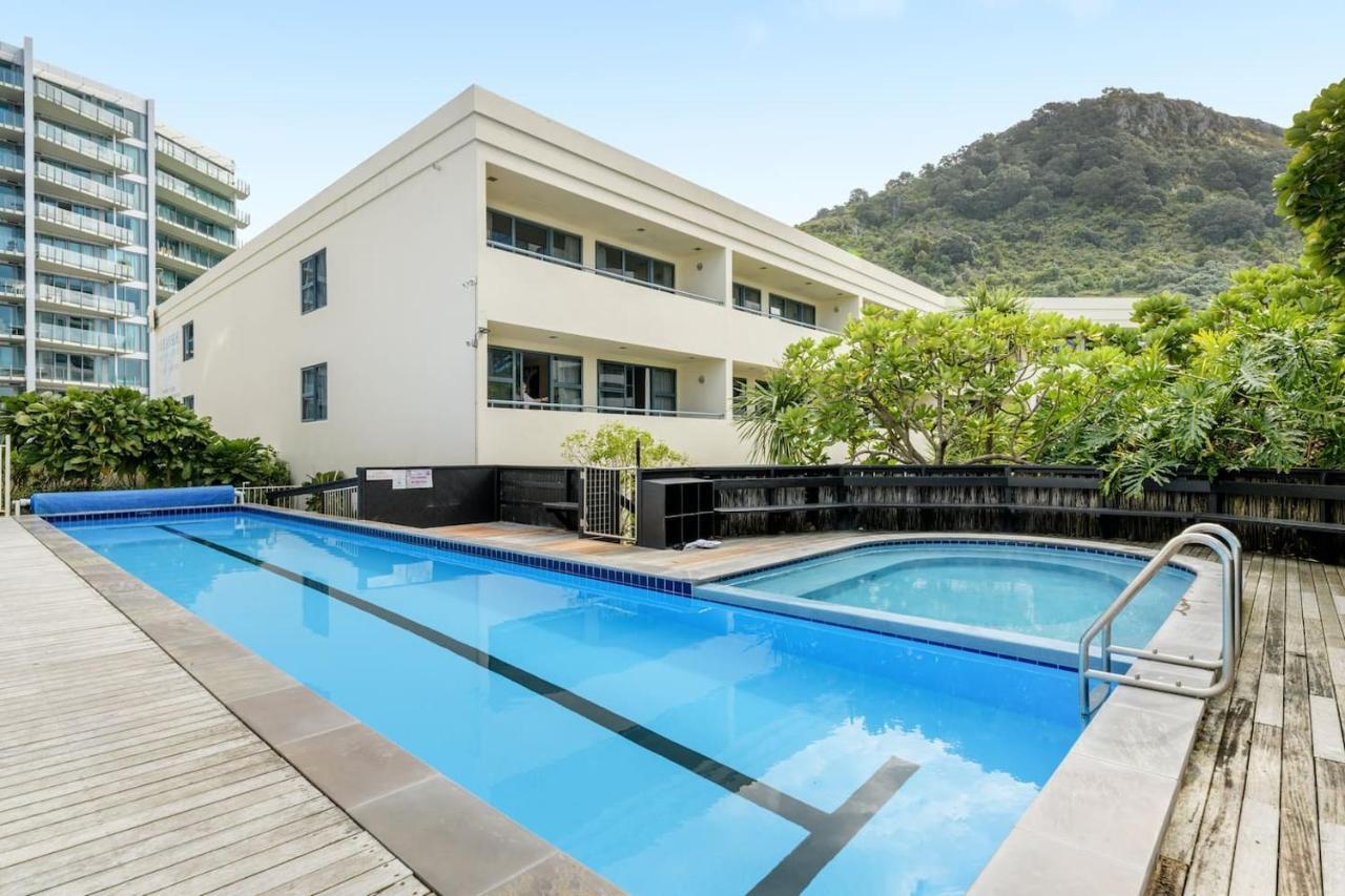 Oceanside Bliss - Absolute Beachfront - Uninterrupted Ocean Views With Pool Mount Maunganui Exterior foto